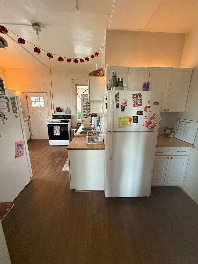 Building Photo - Great 6 bdrm/2 bath close to WWU and downtown