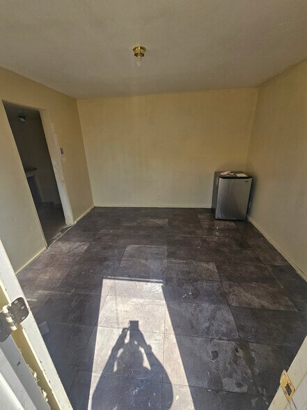 Building Photo - 9726 Zamora Ave
