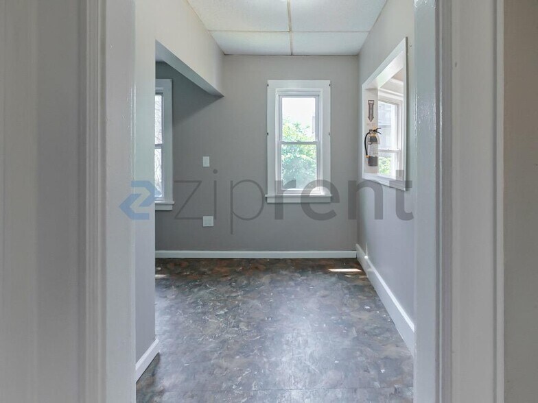 Building Photo - Unit 1