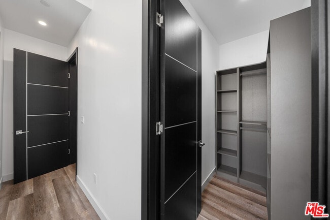 Building Photo - 5812 Willis Ave