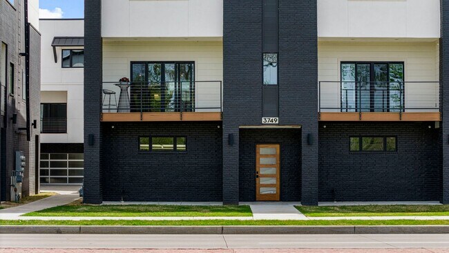 Building Photo - Discover modern elegance in the newly constructed Edgewater Condominiums, a boutique community fe...