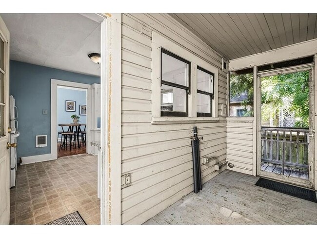 Building Photo - 511 Madison St