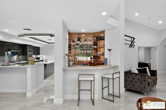 Building Photo - 196 Kavenish Dr