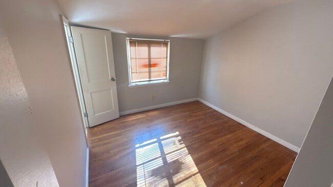 Building Photo - Single family