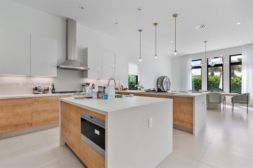 Building Photo - 3502 Ashwood Cir N