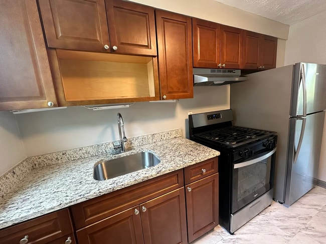 Building Photo - Welcome to Jubilee Estates at 96 Ledgecrest Ave, New Britain, CT.