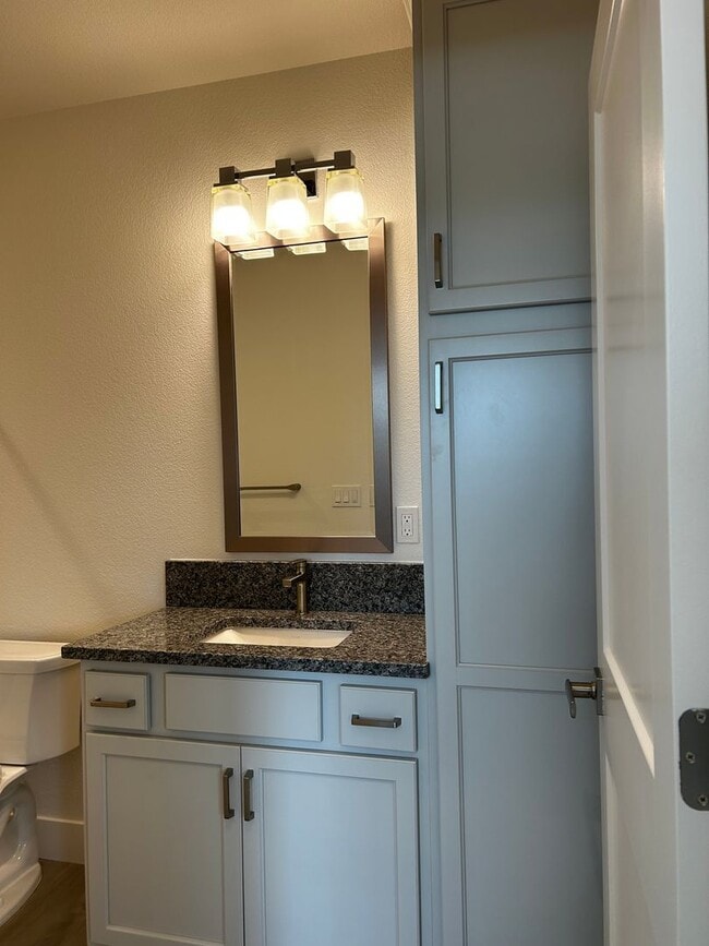 Building Photo - 1 BED 1 BATH JR ADU 2 months Free rent is applied to the 2nd month and the last month.