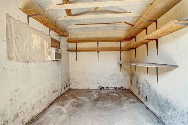 Building Photo - 505 Foxmeadow Ln