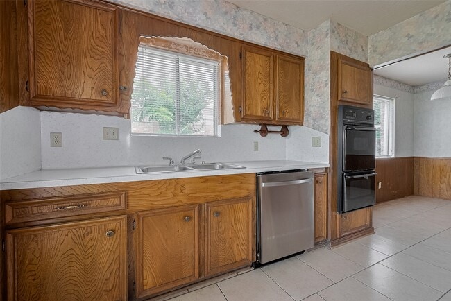 Building Photo - 9126 Willow Meadow Dr