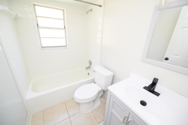 Building Photo - 516 Camino Ct