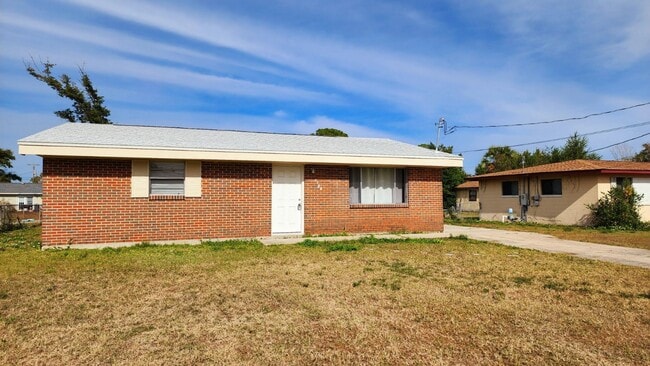 Primary Photo - $500 bonus & Cozy 3 bed/1 bath home with s...
