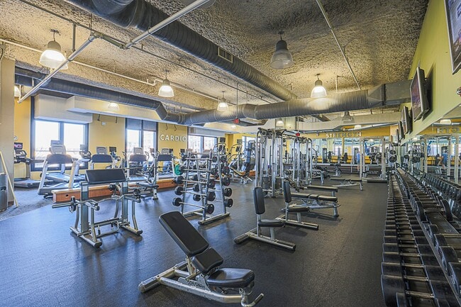 Building Photo - 675 S President St