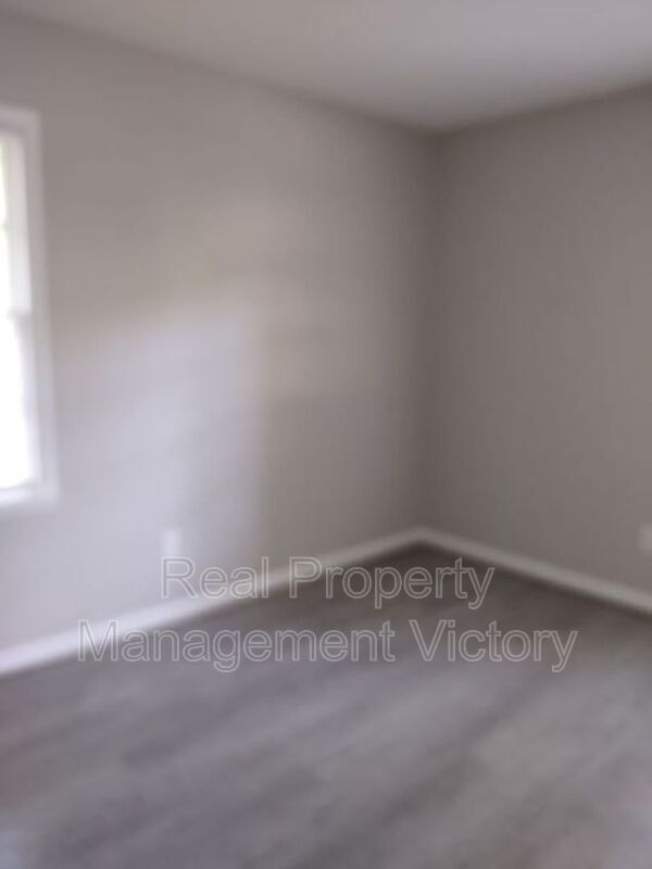 Building Photo - 105 16th Ct Cir NE