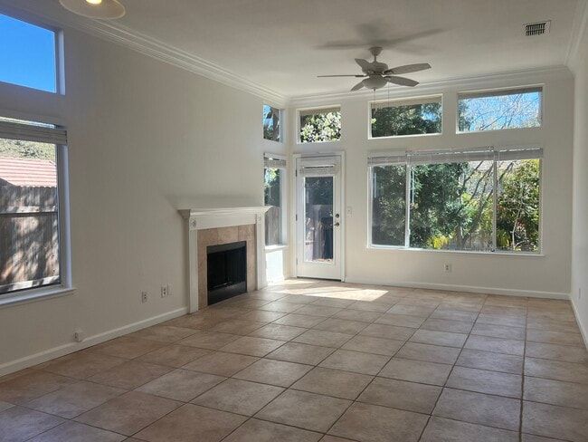 Building Photo - 15264 Medella Cir