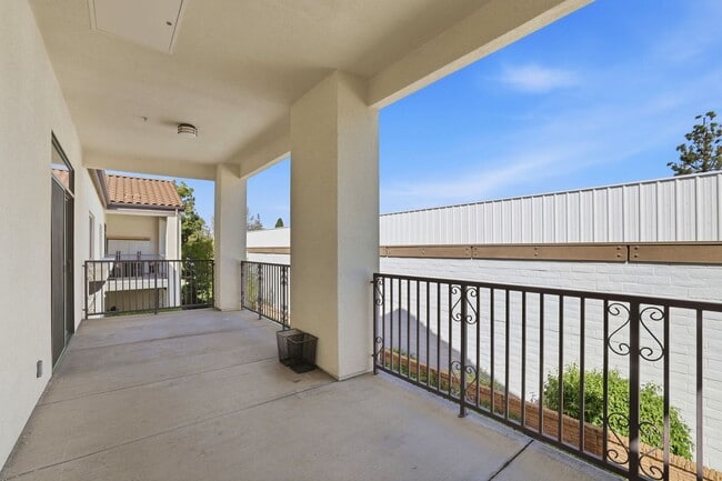 Building Photo - Availabe Now!