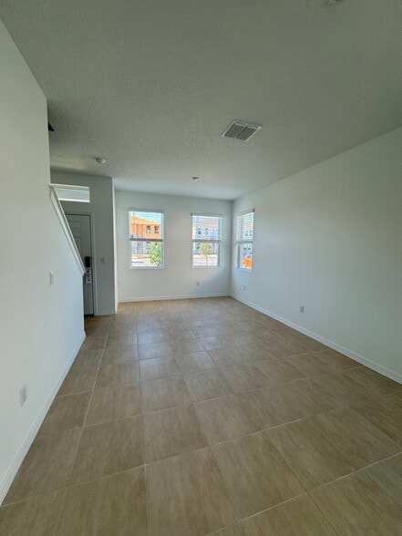 Building Photo - 6167 Whetstone Ct