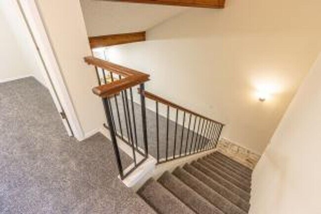 Building Photo - Cozy 3 Bedroom 2 Bath