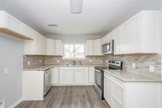 Building Photo - 3410 Truxton Dr