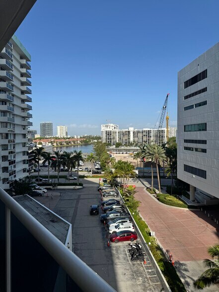 Building Photo - 3725 S Ocean Dr