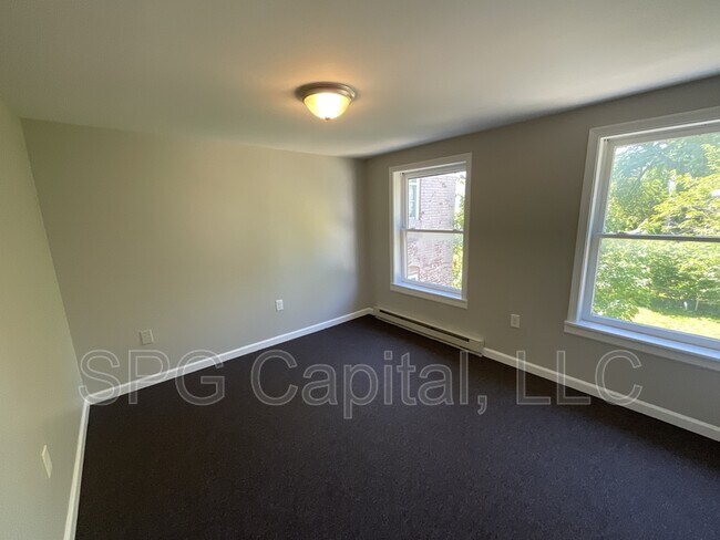Building Photo - 144 Wilson St
