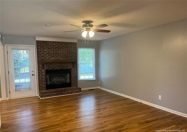 Building Photo - 7085 Tollhouse Dr