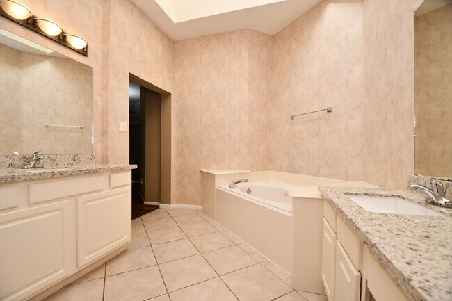 Building Photo - 1215 Wood Haven Ct