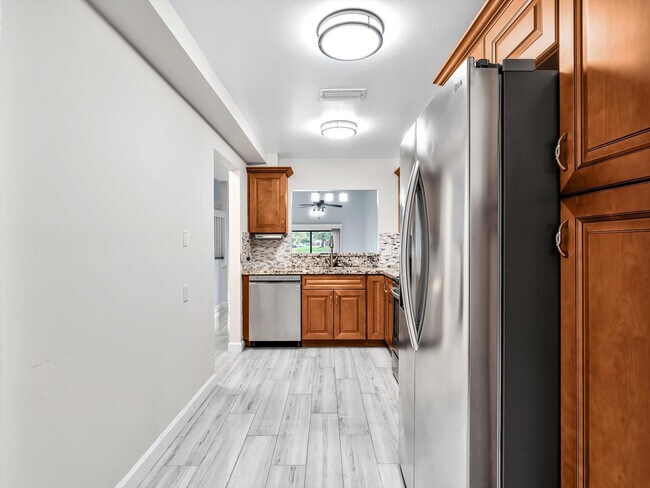 Building Photo - 4182 S Pine Island Rd