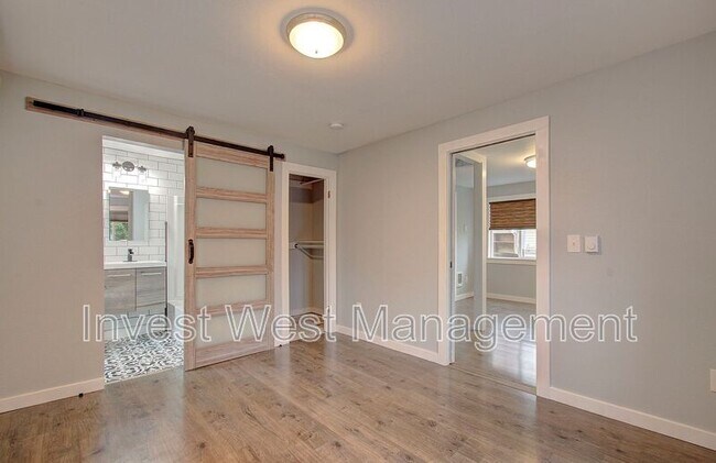 Building Photo - 2306 E 27th St