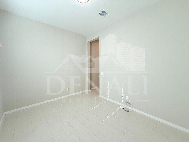 Building Photo - 1153 E Nolan Pl