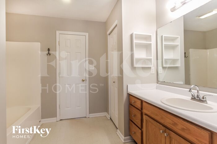 Building Photo - 757 Kingston Cir