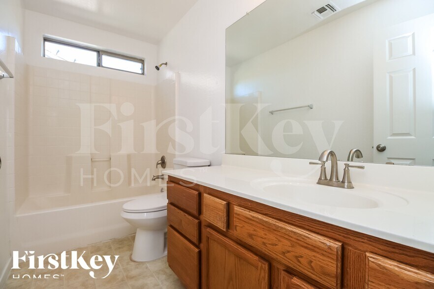 Building Photo - 3526 W Monte Way