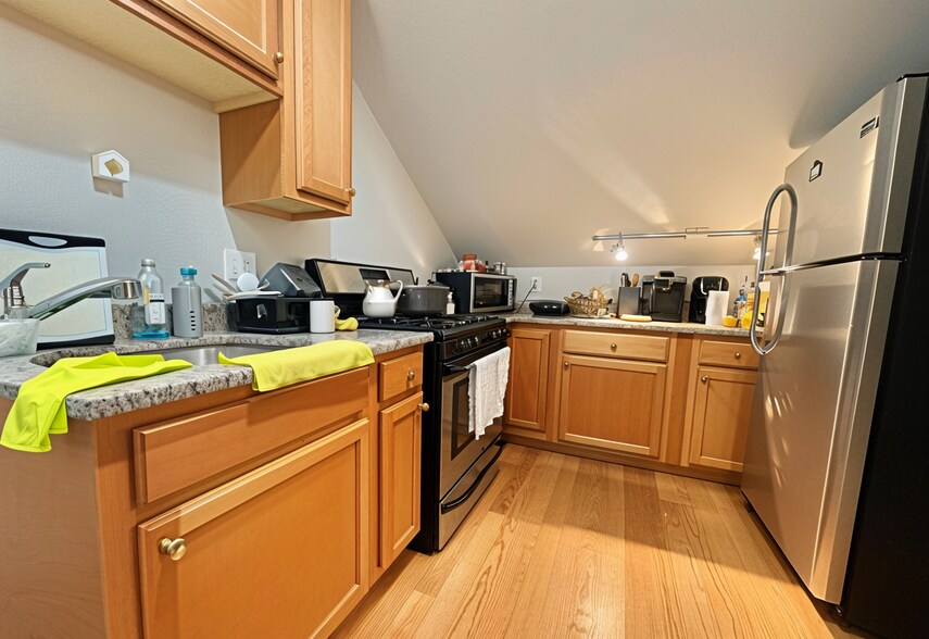 Building Photo - 21 Chestnut Hill Ave