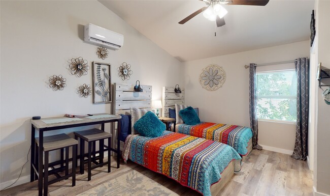 Building Photo - 4507 W Bayshore Dr