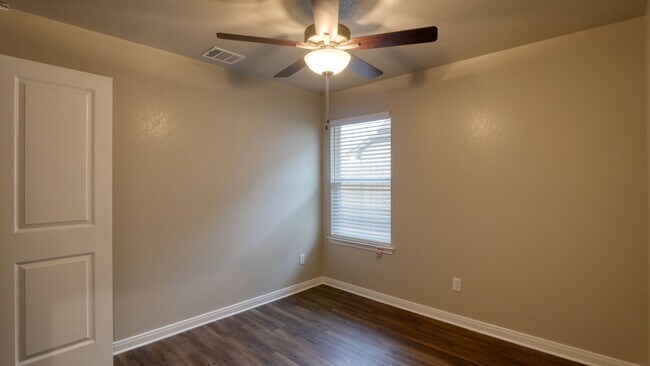 Building Photo - 2208 John Ross Ct