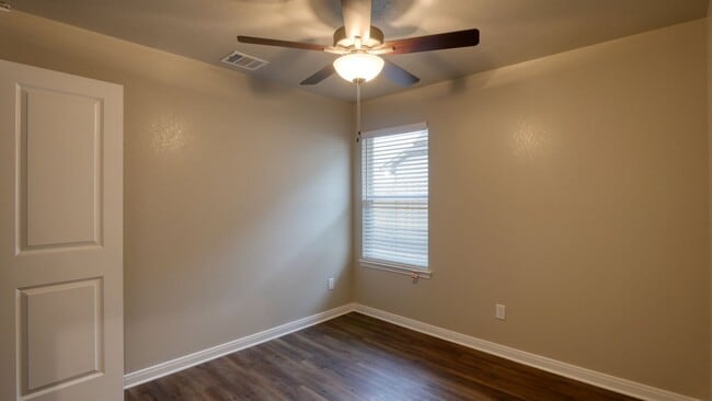 Building Photo - Spacious Single-Family Home Available Now!