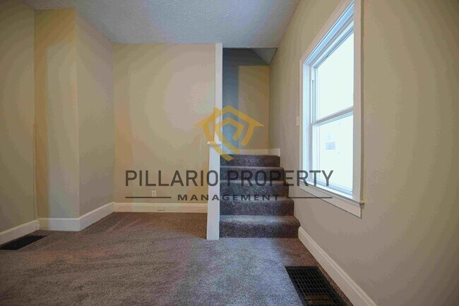 Building Photo - Close to Marion University, 3 Bedroom, 1.5...