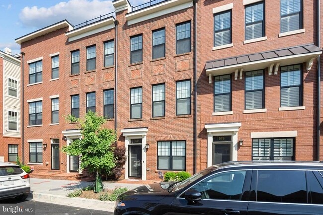 Building Photo - 621 Parkside Pl NE