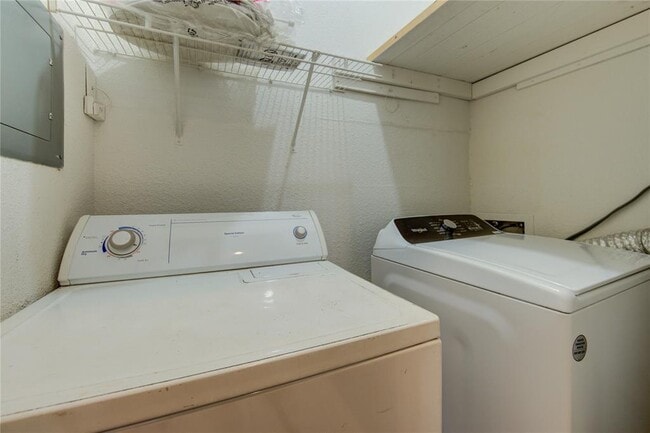 Building Photo - 2121 El Paseo St