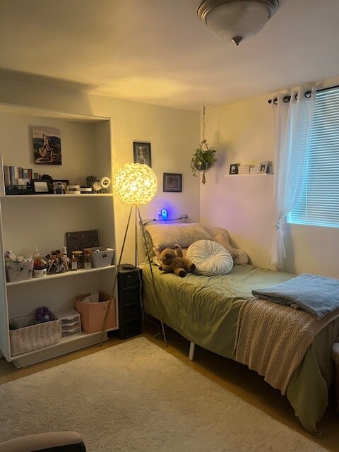 Building Photo - 965 NE C St