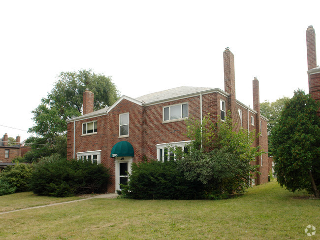 Primary Photo - 1686 Westwood Ave