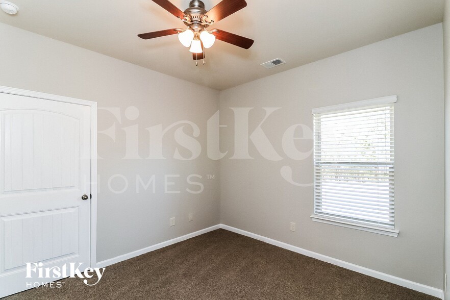 Building Photo - 510 Country Ridge Dr