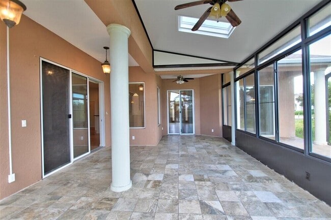 Building Photo - 1185 Dromin Ln
