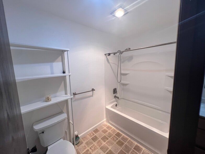 Building Photo - 4410 Hampton Ct