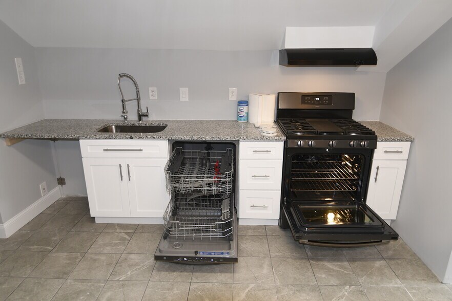 New GE Appliances. - 309 Old York Rd