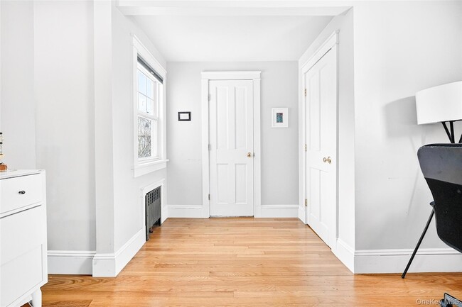 Building Photo - 14 Columbia Pl