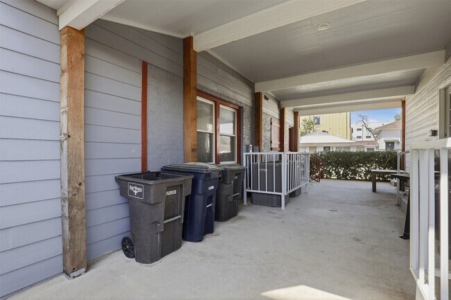 Building Photo - 3201 McCart Ave