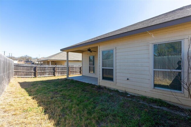 Building Photo - 271 Joanne Lp