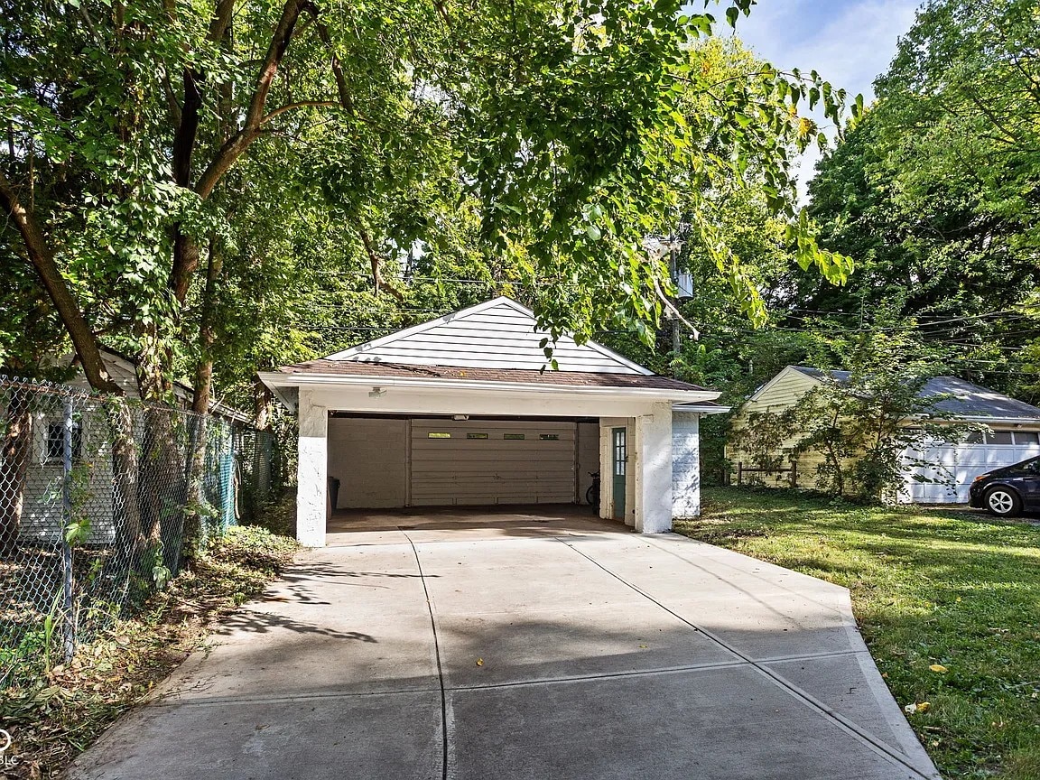 4643 Rookwood Avenue garage - 4643 Rookwood Ave