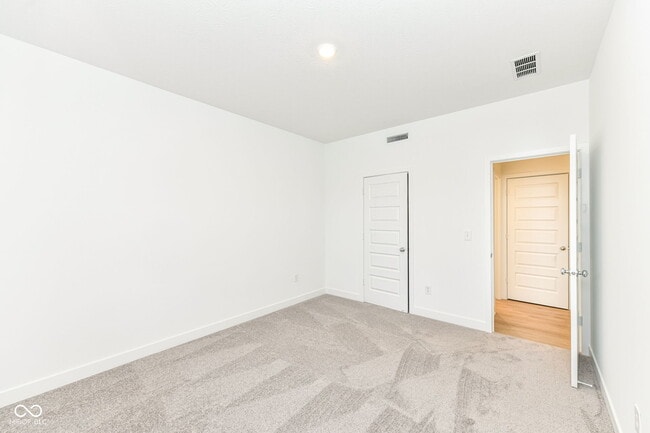 Building Photo - 16913 Sherwin Ct