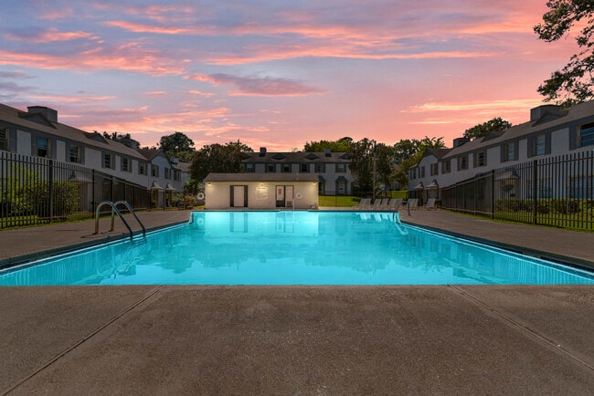 Building Photo - Townhomes at South Highlands